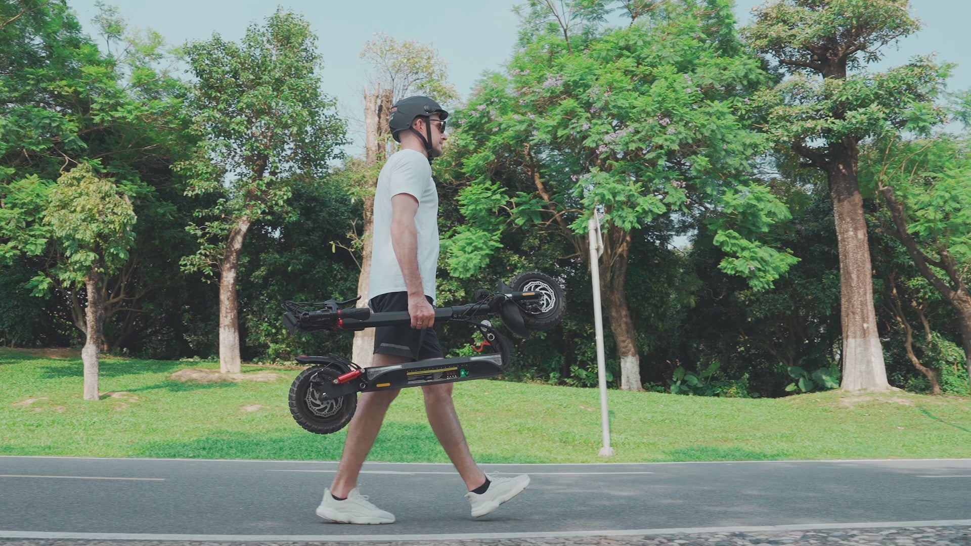 iScooter iX3 electric scooter – lightweight foldable e-scooter for urban commuting with LED display and 8.5-inch tyres – Volt Ventures
