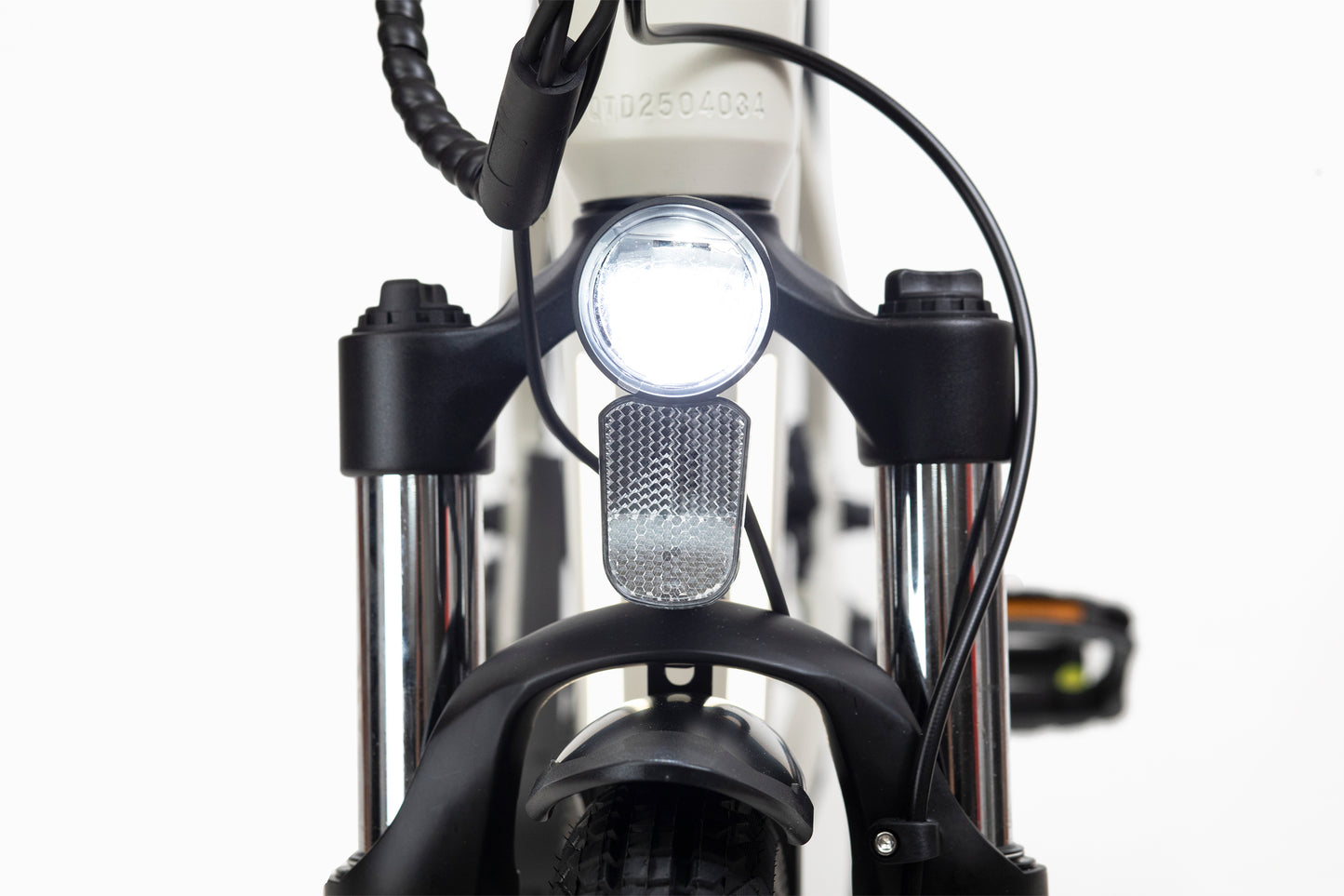 Qreate City Air electric bike in white, reliable electric city bike for everyday UK riding from Volt Ventures