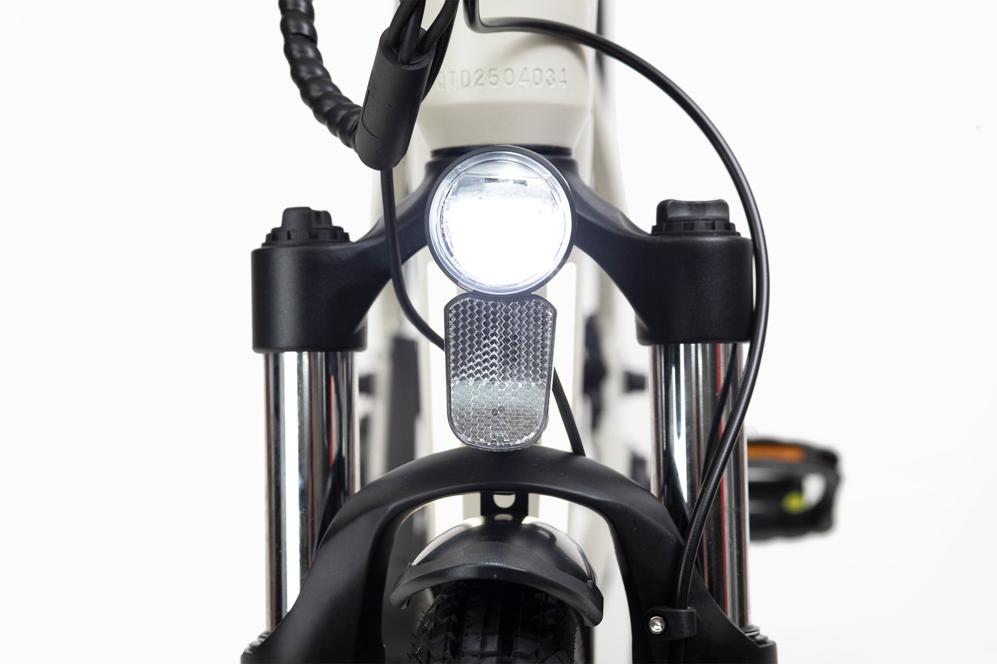 Qreate City Air electric bike in white, reliable electric city bike for everyday UK riding from Volt Ventures